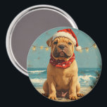 Imã Shar Pei Dog Christmas Vintage Beach<br><div class="desc">Traga o calor dos feriados para a costa com esta charmosa design inspirada na vintagem, que apresenta um cão festivo sentado numa praia serena. Com um clássico toque de feriado de tons nostálgicos e vibrações costeiras, esta trabalho de arte captura a magia do Natal pelo mar. Perfeito para espalhar alegria...</div>