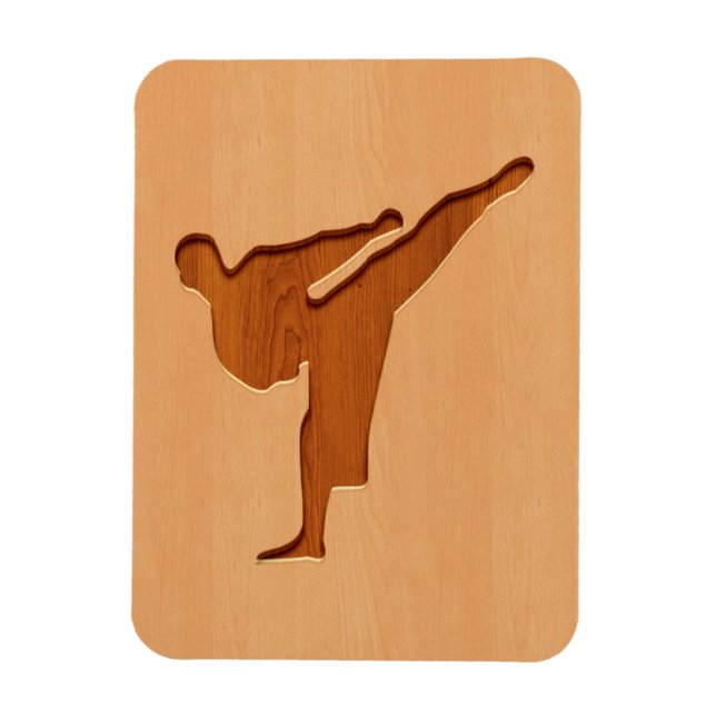 Ímã Silhueta de Karate gravada no efeito da madeira (Vertical)