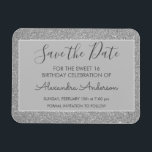 Ímã Silver Glitter Sweet 16 Salve a data<br><div class="desc">Silver Sparkle Glitter Doce Dezesseis Monogramas Nome e Salve Inicialmente o Convite do Magnet de Festa de aniversário de Data. Este ímã para salvar o convite de data é perfeito para a Festa de aniversário Sparkle Glitter Sweet 16 que procura comemorar no estilo.</div>