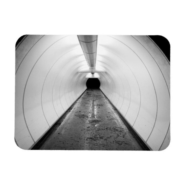 Ímã Singapura. Um túnel pedestre iluminado em (Horizontal)