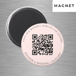 Imã Site de casamento Detalhes do código QR rsvp rosa<br><div class="desc">Adicione sua url para seu site de casamento. Para obter informações,  detalhes,  rsvp online. Um rosa dourado,  fundo cor de pincel,  texto preto.</div>