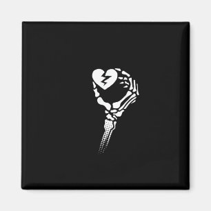 Imã Skeleton Hand Segurando Coração
