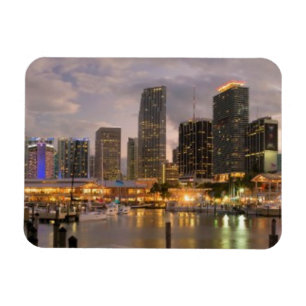Ímã Skyline financeira de Miami no crepúsculo