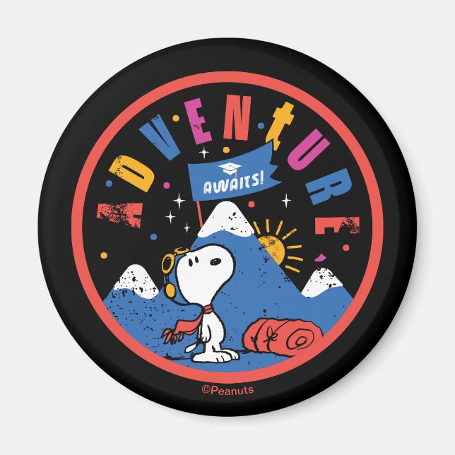 Imã Snoopy Adventure Awaits Graduation Mountain Design (Frente)