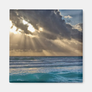 Imã Sol Quebrando Nuvens Sobre O Mar