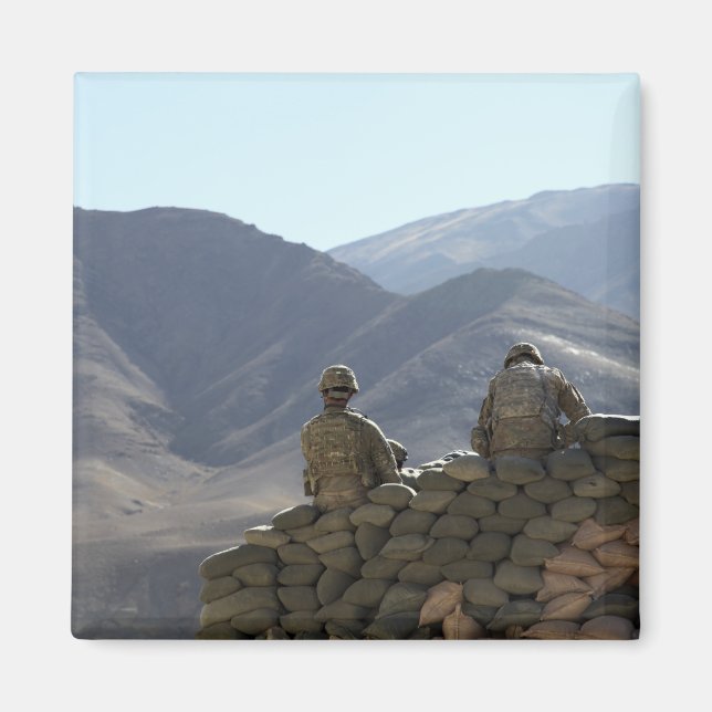 Imã soldados comandam equipamento comunicação (Frente)