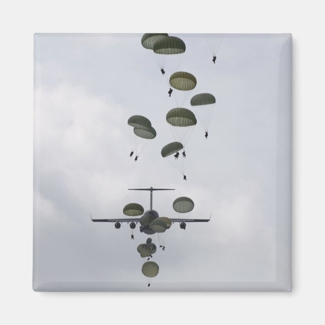 Imã Soldados do Exército saltam de um Globemaster II C (Frente)