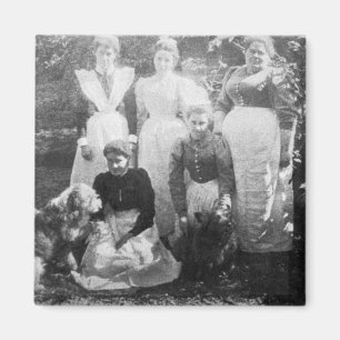 Imã Sophia Farrell e empregadas domésticas, 1899