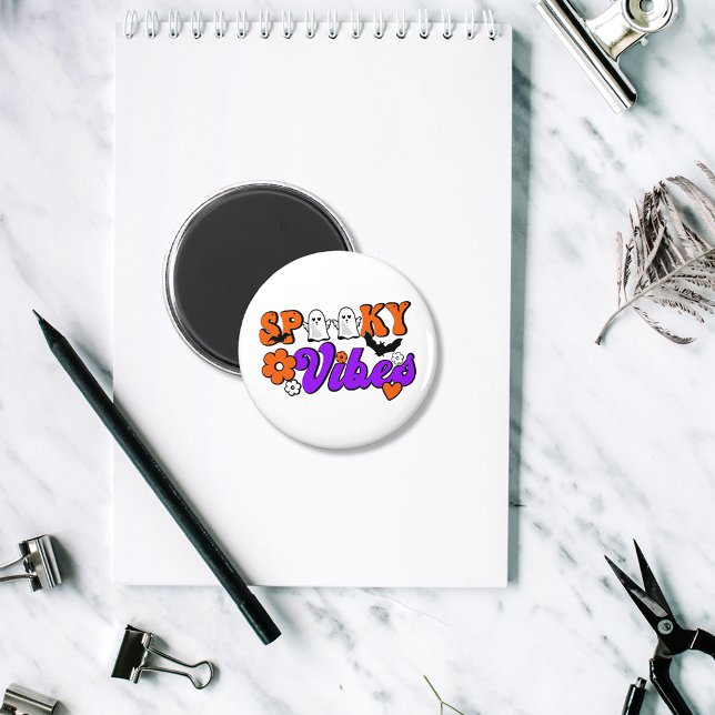 Imã Spooky Vibes Ghosts (Spread spooky vibes with this whimsical Halloween magnet.)