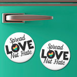 Imã Spread Love não odeia o coração do arco-íris do or<br><div class="desc">Um trecho minimalista do Orgulho LGBTQ com a redação Spread Love not Hate em letras negras modernas decoradas com um adorável coração arco-íris. Para pedidos personalizados,  queira contactar-me em zolicestore@hotmail.com (permitir 1-2 dias úteis)</div>
