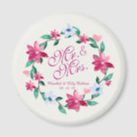 Imã Sr. & Sra. Elegant Floral Wedding | Magnet<br><div class="desc">Para mais personalização,  clique no botão "Personalizar" e use nossa ferramenta de design para modificar este modelo. Se as opções estiverem disponíveis,  você poderá alterar o texto e a imagem simplesmente clicando em "Editar/Remover Texto ou Imagem Aqui" e acrescentando o seu próprio texto. Projetado por Freepik.</div>