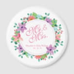 Imã Sr. & Sra. Elegant Floral Wedding | Magnet<br><div class="desc">Para mais personalização,  clique no botão "Personalizar" e use nossa ferramenta de design para modificar este modelo. Se as opções estiverem disponíveis,  você poderá alterar o texto e a imagem simplesmente clicando em "Editar/Remover Texto ou Imagem Aqui" e acrescentando o seu próprio texto. Projetado por Freepik.</div>