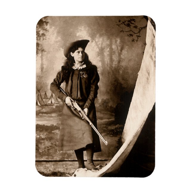 Ímã Srta. Annie Oakley com Arma, Retrato Fotográfico A (Vertical)