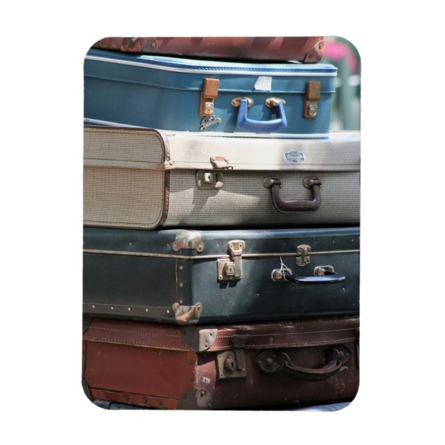 Ímã Stack of Vintage Suitcases (Vertical)