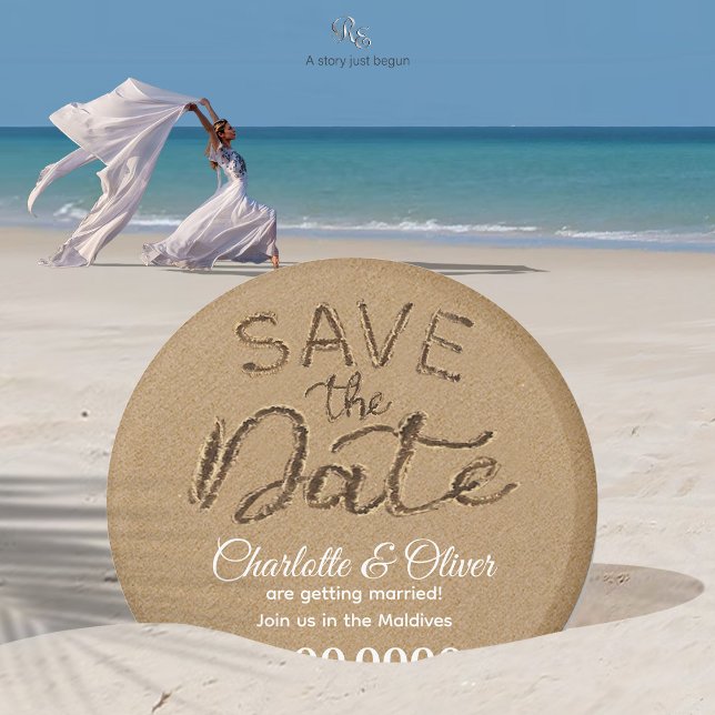 Imã Starfish Beach Salve o ímã de destino da data (Starfish couple Save the Date magnet in sand as the bride gracefully strolls the shore, veil adrift.)