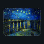 Ímã Starry Night Over the Rhone por Vincent Van Gogh<br><div class="desc">Starry Night Over the Rhone, por Vincent Van Gogh. Esta é uma antiga obra-prima do pintor mestre holandês Vincent Van Gogh. Esta pintura fina tem uma cor bela, vibrante e saturada. Vincent Van Gogh era um pintor impressionista holandês. Esta pintura foi pintada nas margens de Rhone, na França. Esta imagem...</div>