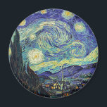 Imã Starry Night por van Gogh<br><div class="desc">Van Gogh era obcecado pelo simbolismo de objetos luminosos e de cor. A lâmpada era um símbolo de calma e segurança. A estrela simbolizou a fé, e a luz gasosa, as realidades humanas. O azul ultramarino profundo era infinito, enquanto o vermelho e o verde expressavam "essas coisas terríveis, as paixões...</div>