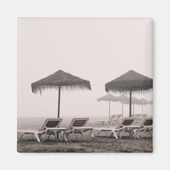 Imã Sunbeds E Guarda-Chuva Na Praia De Playamar (Frente)