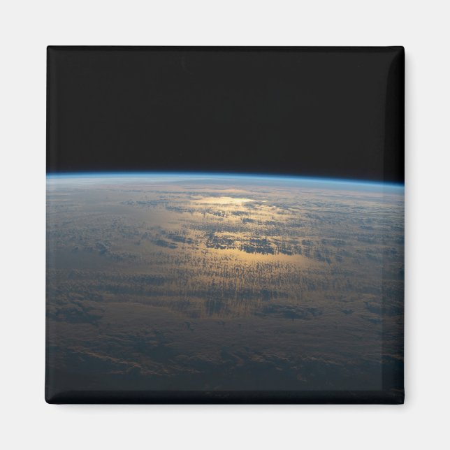 Imã Sunglint Beams De Um Pacífico Sul Parcialmente Nub (Frente)