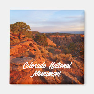 Imã Sunrise no Grand View Trail em CO Monument