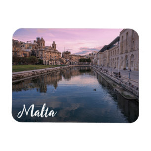 Ímã Sunset sobre pequeno canal em Cospicua, Malta