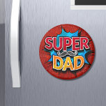Imã Super Pai Mustache Moderno Grunge<br><div class="desc">Super Pai Mustache Moderno Grunge Magnets apresenta o texto "Super Pai" na tipografia moderna vermelha e amarela,  em um fundo azul e vermelho,  acentuado com bigode. Presentes para Pai de aniversário,  Dia de os pais,  Natal,  feriados e muito mais. Criado pelo Evco Studio www.zazzle.com/store/evcostudio</div>