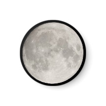 Superlua no céu negro