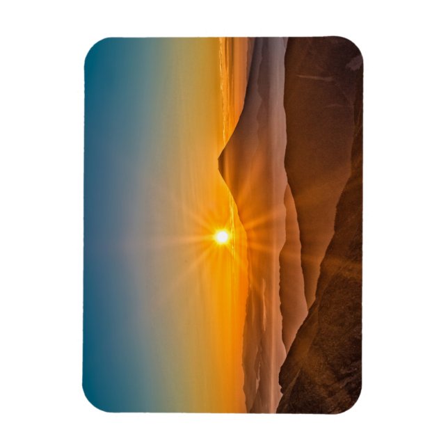 Ímã Surgimento entre as colinas (Vertical)