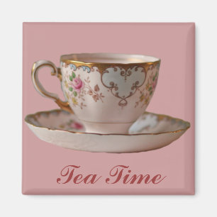 Imã Teacup e pires cor-de-rosa com rosas