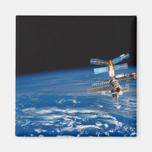Imã Terra de órbita 3 da estação espacial