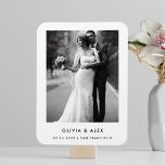 Ímã Texto e Foto Elegante Simples | Salvar a data<br><div class="desc">Texto e Foto Elegante Simples | Salve a Imã salve a data de script Elegante de data e branco de na moda. Perfeito para casamentos,  aniversários,  graduações e outros eventos.</div>
