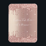 Ímã Texto Personalizado das Unidades de Miniatura da L<br><div class="desc">Rosa Dourado Blush Glitter Sparkle Drips Texto rosa Cor-de-rosa Personalizado Moderno - Adicionar seu Texto Único ou Remover Texto - Fazer seu Presente Especial - Redimensionar e mover ou remover e adicionar texto / elementos com ferramenta de personalização. Design por MIGNED. Por favor, veja meus outros projetos. Você também pode...</div>
