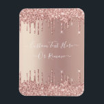 Ímã Texto Personalizado das Unidades de Miniatura da L<br><div class="desc">Rosa Dourado Blush Glitter Sparkle Drips Texto rosa Cor-de-rosa Personalizado Moderno - Adicionar seu Texto Único ou Remover Texto - Fazer seu Presente Especial - Redimensionar e mover ou remover e adicionar texto / elementos com ferramenta de personalização. Design por MIGNED. Por favor, veja meus outros projetos. Você também pode...</div>