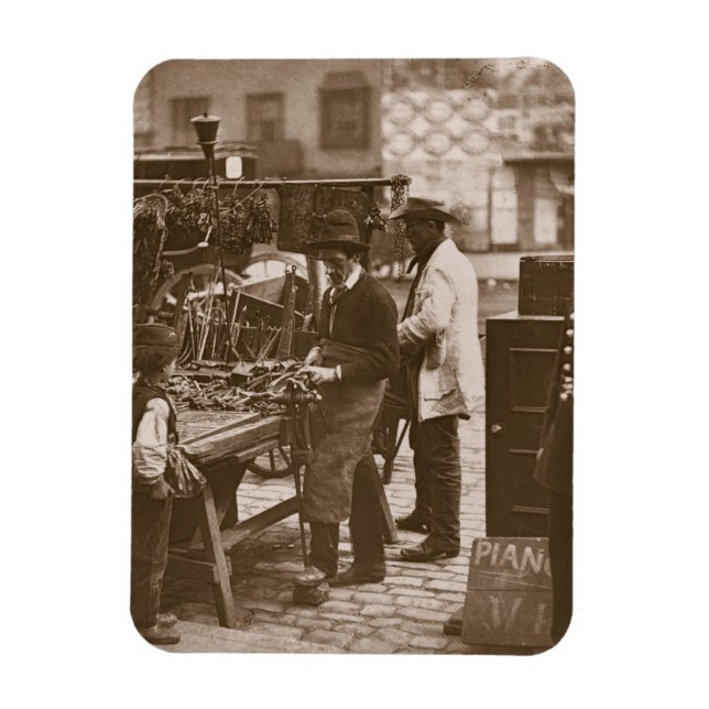 Ímã The Street Locksmith, de 'Street Life in London' (Vertical)