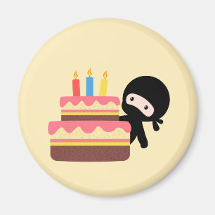 Imã Tiny Ninja Behind Birthday Cake Yellow