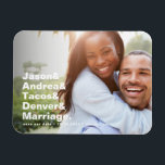 Ímã Tipografia Moderna da Lista de Hip Salva a Data<br><div class="desc">Uma imã salve a data inteligente e em tendência apresenta uma lista personalizada de todas as coisas que tornam seu relacionamento especial no estilo do meme comum sobre uma foto de noivado e com uma linha adicional de texto simples de informações.</div>