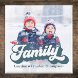 Imã Tipografia Retroativa da Família de Fotos Simples<br><div class="desc">Esta design apresenta uma simples tipografia fotógrafa fofa fofa fofa fofa,  fotógrafa fotógrafa fotógrafa fotógrafa fotônica fotônica fotônica fotônica fotógrafa fotógrafa personalizada,  magnética de geladeira fotográfica,  roteiro de caligrafia na moda,  imagem na moda simplista criativa,  minimalista simples,  moderno e divertido e fofo,  engraçadinho engraçado</div>
