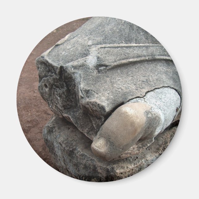 Imã Toe de Estátua em Ruínas Romanas (Frente)