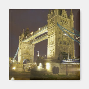 Imã Torre Bridge e Rio Tâmisa ao crepúsculo, Londres,