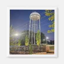 Torre de Água 'É Tudo Seu' de Monroe GA à Noite
