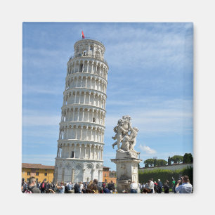 Imã Torre de inclinação e Estátua de La Fontana dei