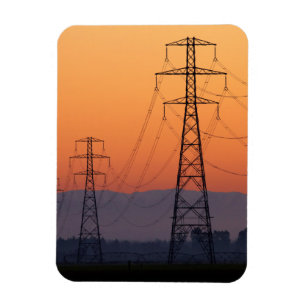Ímã Torres de Energia ao Pôr do Sol