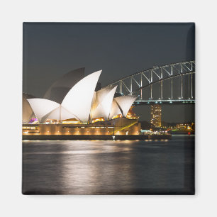 Imã Torres do horizonte da cidade de Sydney, ao anoite
