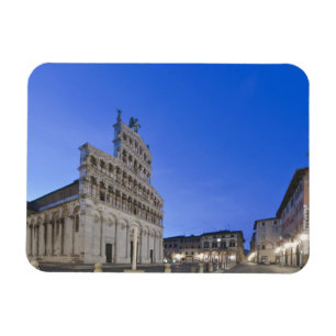 Ímã Toscana, Lucca, Piazza San Michele ao amanhecer