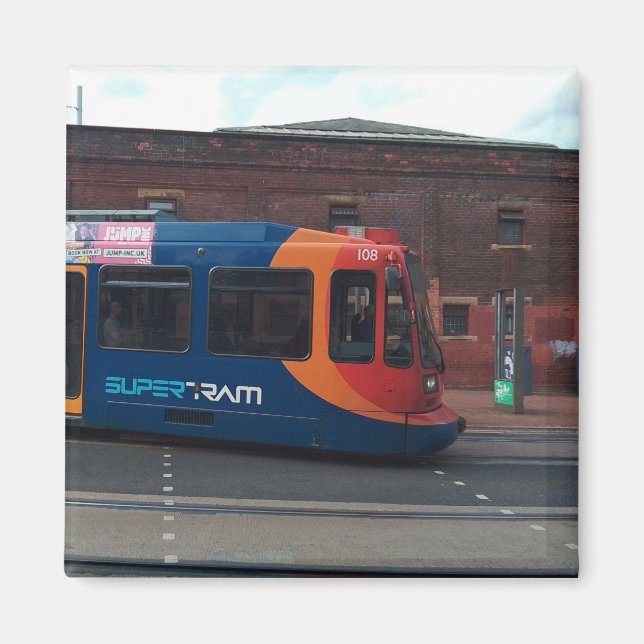 Imã Tram, na rua (Frente)