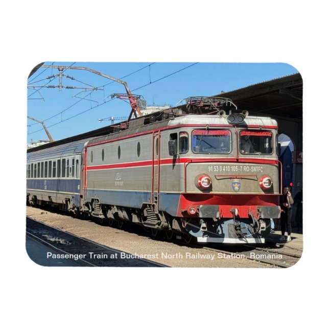 Ímã Trem de Passageiros na Estação de Trem de Bucarest (Horizontal)
