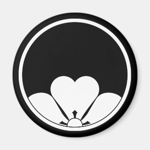 Imã Trevo-de-madeira visto pelo buraco da fechadura em