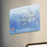 Ímã Tubarão marcador de porta crua de Stateroom de Cab<br><div class="desc">Este design pode ser personalizado na área fornecida pela alteração da foto e/ou do texto. Ou pode ser personalizado clicando em Personalizar este Modelo e, em seguida, escolhendo o clique para personalizar mais a opção e excluir ou alterar a cor do plano de fundo, adicionar texto, alterar a cor ou...</div>