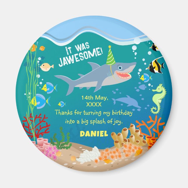 Imã Tubarão sorridente sob a Festa de aniversário do m (Frente)