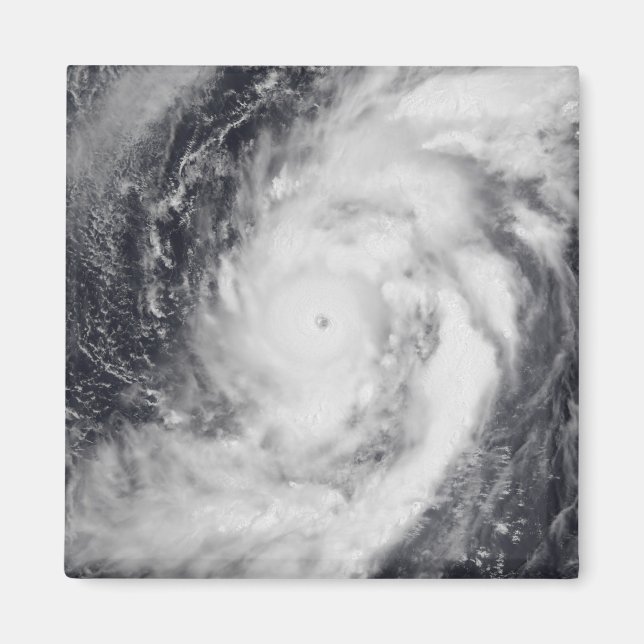 Imã Tufão Damrey no oceano Pacífico ocidental (Frente)